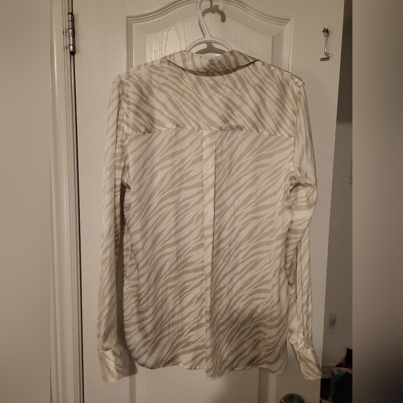 Banana Republic Dress Shirt, Size Med, Cream - Picture 2 of 4